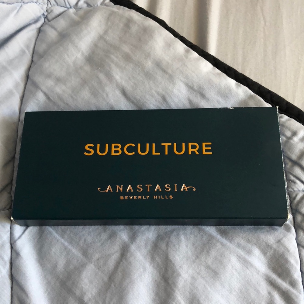 Subculture eye pallet